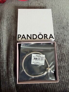 NWT Pandora Silver Sparkle Bracelet with Heart Clasp - Silver